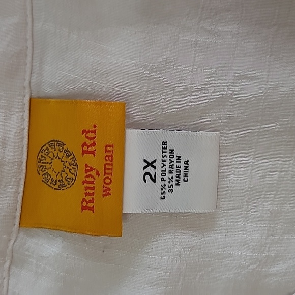 Ruby Rd White Blouse with Colorful Embroidery size 2X - Picture 4 of 8